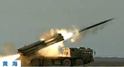 解放軍PHL03式遠(yuǎn)程火箭炮黃海附近進(jìn)行實(shí)彈演習(xí)。資料圖