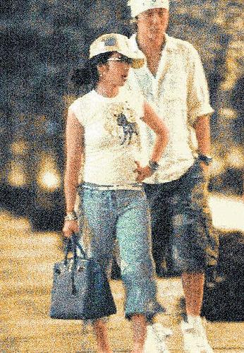 明星當(dāng)場被'捉奸'丑聞盤點：蕭亞軒遭男友驅(qū)趕圖