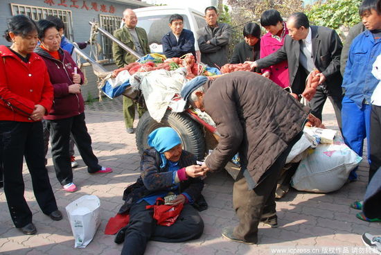 張全會被男子毆打后說：我來鄭州賣紅薯，只為給大兒子掙點買藥錢