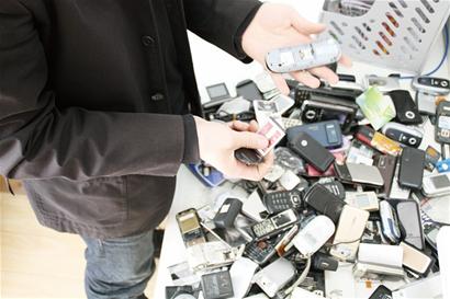 廢舊手機(jī)成艷照集中營