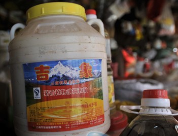 楊林市場(chǎng)上還能見(jiàn)到“吉象”牌豬油