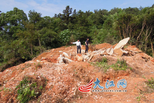 學(xué)者墳?zāi)乖鈴姴?，尸骨被支鍋火? height=