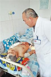 男子夜會(huì)美女閨蜜遭人妒 被砍成血人