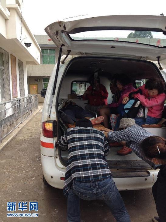 云南四川交界5.7級地震3死百傷