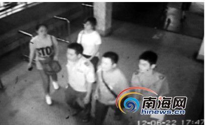 醫(yī)院錄像顯示，在醫(yī)院發(fā)生毆打事件后3名協(xié)警從大門(mén)離開(kāi)(翻拍)