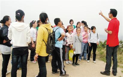 村支書賣掉座駕換校車 接送農村娃