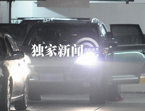 王學(xué)圻深夜駕車(chē)送范冰冰回家 大聲說(shuō)笑似關(guān)系密切