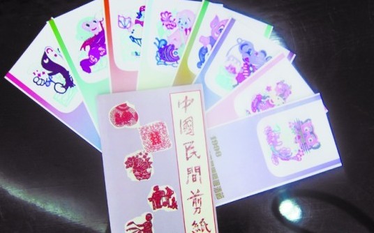 青島啤酒節(jié)集到500余件歷屆紀念品 穿越時空大開眼界