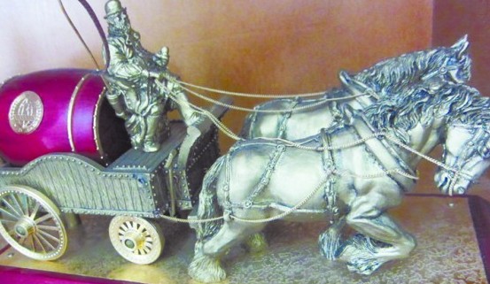 青島啤酒節(jié)集到500余件歷屆紀念品 穿越時空大開眼界