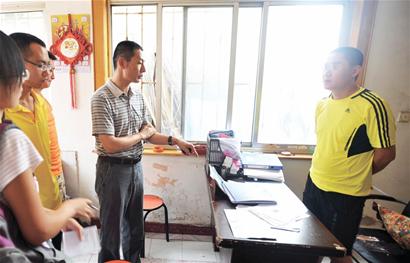 青島坑爹中介介紹大學生8份工作全是搬運工 裝卸隊拒收