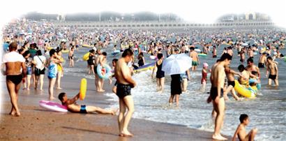 青島立秋酷暑難休 臺風(fēng)?？驇碛? align=