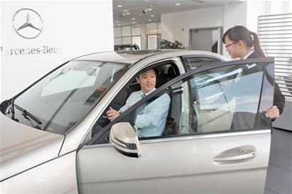 豪車(chē)狂降價(jià)達(dá)三成 20余萬(wàn)奔馳寶馬隨便挑