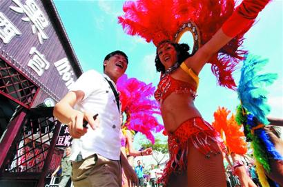 青島啤酒節(jié)開(kāi)幕 引爆狂歡與激情