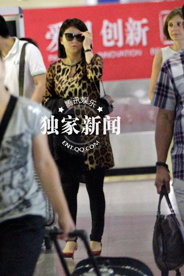 李湘狂野豹紋富態(tài)十足疑懷孕 王岳倫護妻任勞任怨堪比模范