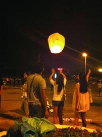 七夕節(jié)孔明燈泛濫成災 成機場航班隱患