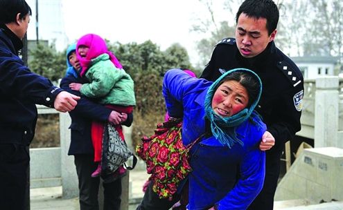 “隨手拍照解救乞討兒童”行動(dòng)自開展以來就伴隨諸多質(zhì)疑（資料片）