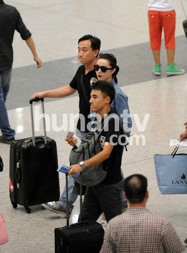 范冰冰“工裝”離京不見(jiàn)新男友