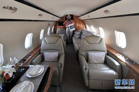 中國公務(wù)機內(nèi)景曝光 皮椅臥床盡顯奢華