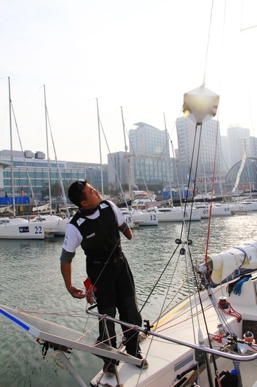 青島獨臂哥揚帆環(huán)游中國海