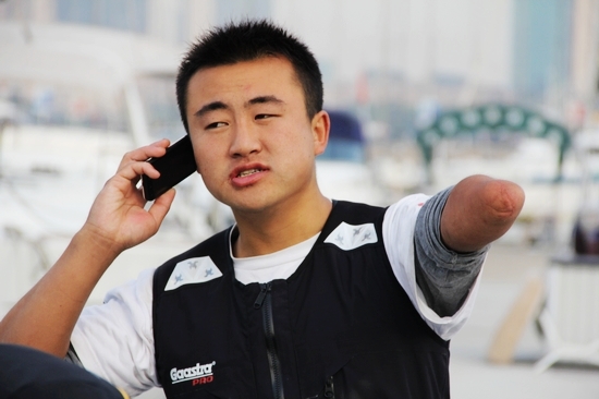 青島獨(dú)臂哥揚(yáng)帆環(huán)游中國(guó)海