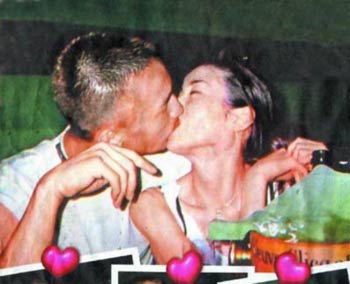 狗仔無處不在 明星當(dāng)街不雅照