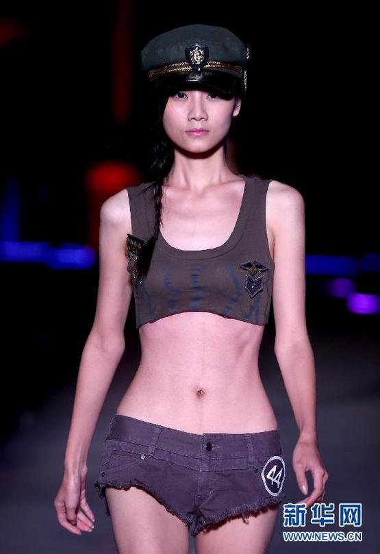 中國(guó)首席模特大賽:50名佳麗同臺(tái)競(jìng)艷