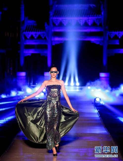中國首席模特大賽:50名佳麗同臺競艷