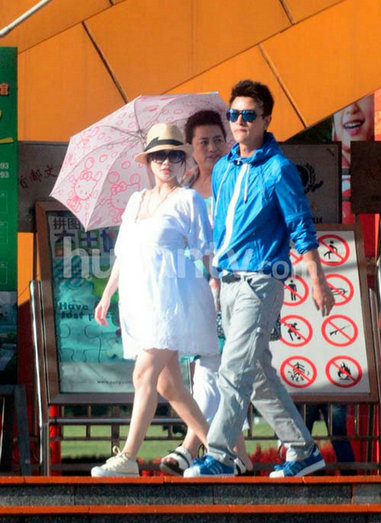 李小璐產(chǎn)女花費(fèi)每天過(guò)萬(wàn) 醫(yī)院保安巡邏內(nèi)景曝光