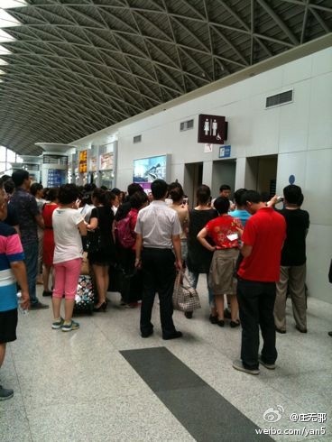 明星尷尬事:劉翔被逼到墻角趙薇上廁所無(wú)私密