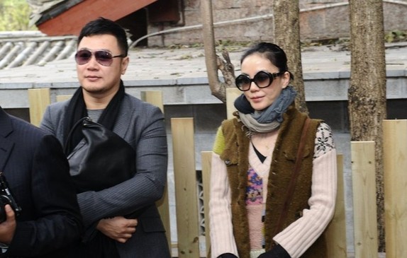 王菲李亞鵬高調(diào)亮相秀恩愛(ài) 個(gè)性天后變小女人