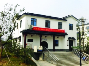 如果不是門前的標(biāo)牌，很多人都會把這個公廁當(dāng)作一幢別墅 蔣文龍 攝