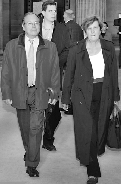 貴族3代遭洗腦近10年