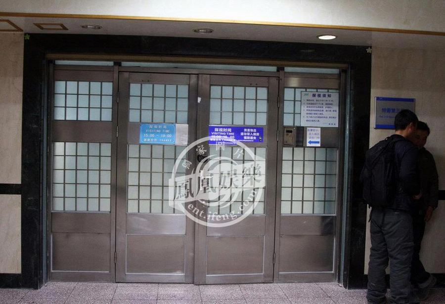 黃曉明拍戲摔傷左腿骨折 于東現(xiàn)場(chǎng)致歉