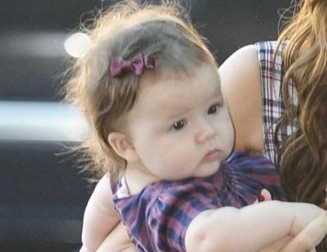 獨(dú)家：小貝辣妹愛女哈珀 七日設(shè)計表情