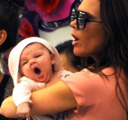 獨家：小貝辣妹愛女哈珀 七日設(shè)計表情