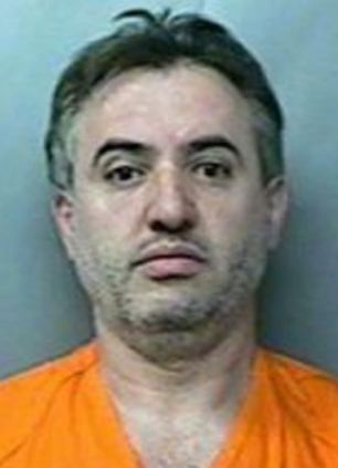 罪犯庫吉蒂姆·尼卡加已被關(guān)進(jìn)監(jiān)獄，攝像頭記錄下了他和狗發(fā)生性關(guān)系的過程。