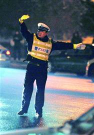 小雪致大堵福州路成停車場 新手不敢動求交警開車