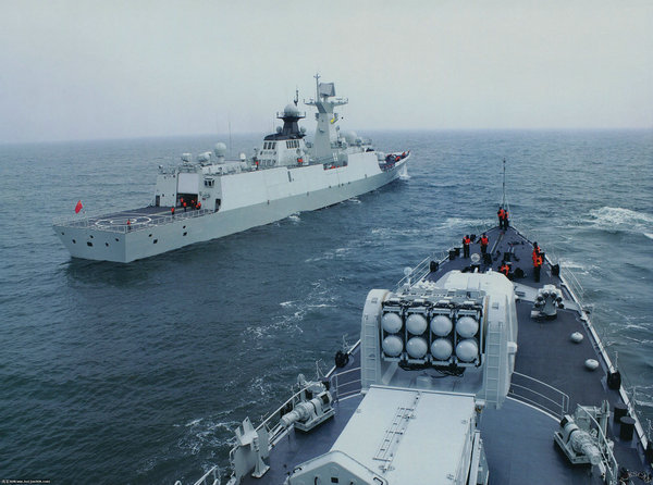 資料圖：煙臺艦與友艦編隊航行。