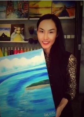 澳門新賭王呂志和與兩嫩模幽會(huì)