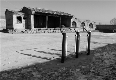 1月13日，大同縣巨樂鄉(xiāng)西閣老山村，山西省農民健身設施“全覆蓋”，也覆蓋到了這里。