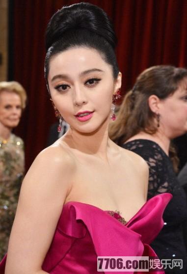范冰冰奧斯卡大尺度驚艷禮服熱傳 盤(pán)點(diǎn)：一浪高過(guò)一浪