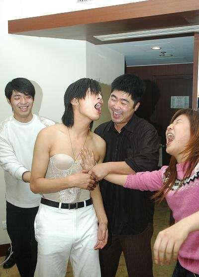 鬧洞房無(wú)底線(xiàn) 現(xiàn)場(chǎng)不堪入目