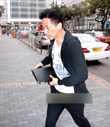 張國(guó)榮戀人唐鶴德近照曝光 單身10年身形消瘦(圖)