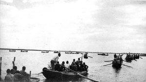 屢建奇功的白洋淀水上游擊隊——雁翎隊。