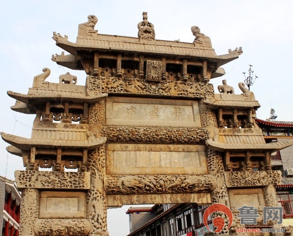 牌坊城里有瑰寶 清代石雕建筑百壽坊、百獅坊全國罕見