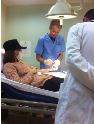 疑似唐嫣深夜送醫(yī)。